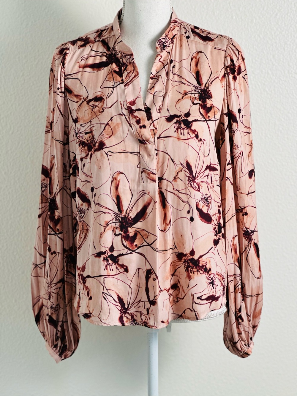 Anthropologie Pleated-Sleeve Henley Blouse Size Medium - Picture 4 of 10
